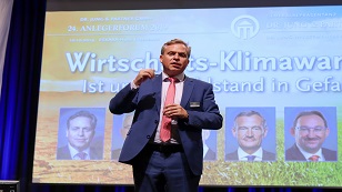 Stefan Helm bei der Eröffnungsrede